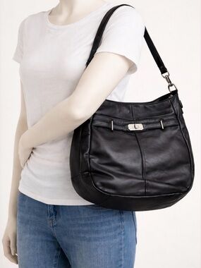 Coach Chelsea Ashlyn Hobo Black Leather in Excellent Condition